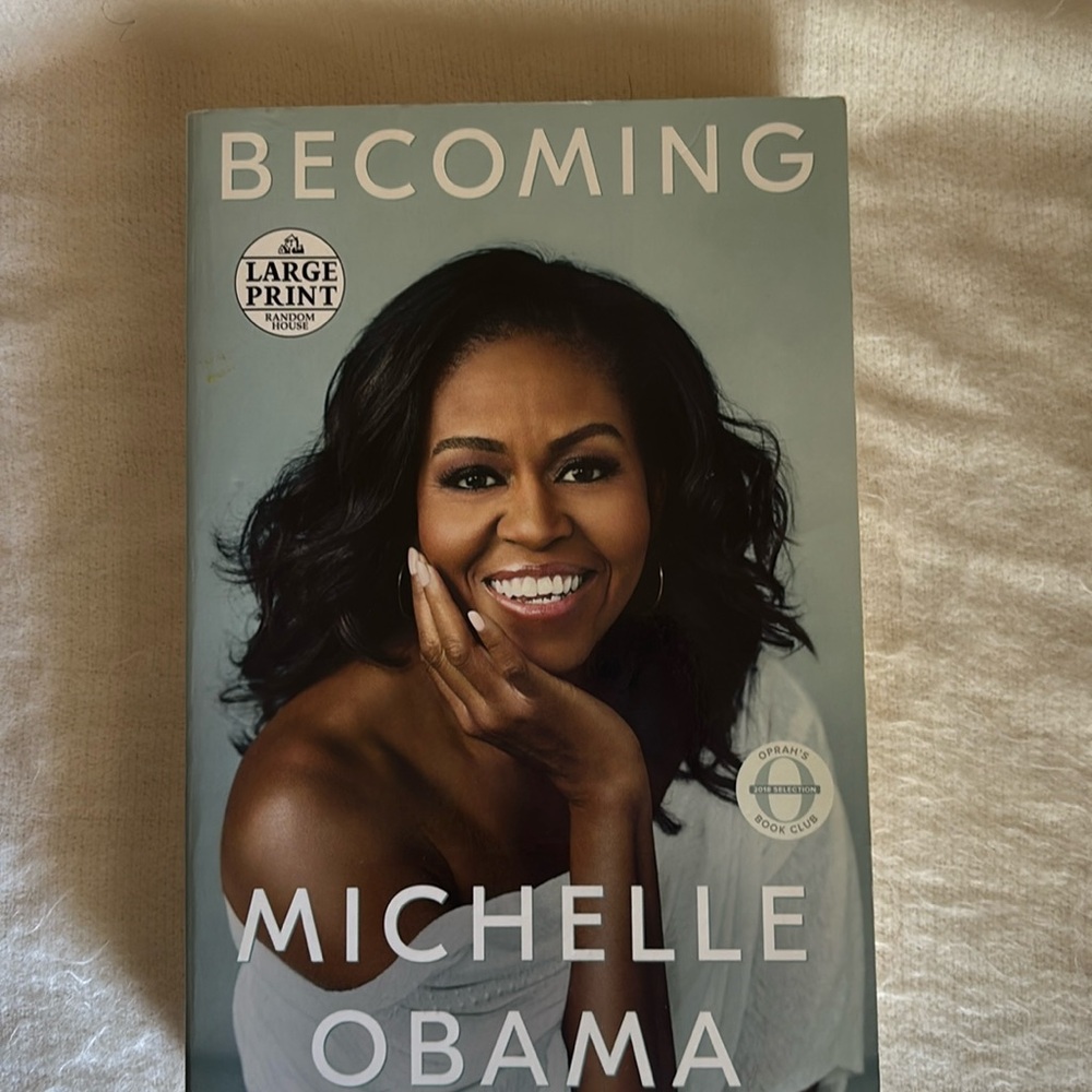 BECOMING MICHELLE OBAMA Large Print Paperback Book 675 Pages New